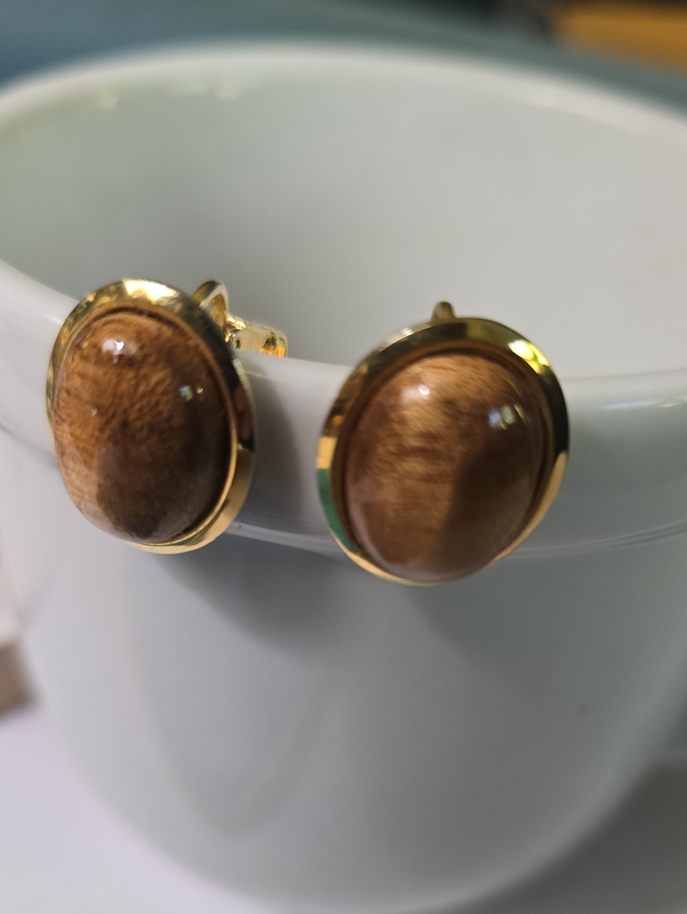 Home

Vintage 1980s Tiger Eye Gemstone Oval Leverback Earrings